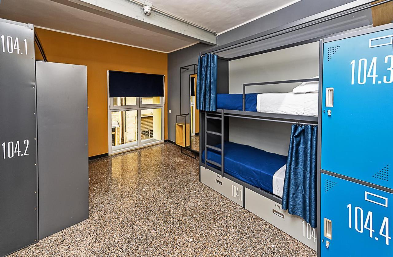 Posto Letto in Dormitorio Misto con 4 Letti e Bagno Esterno Privato