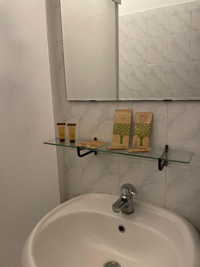 Triple Room Private External Bathroom,1323497365:JPEG