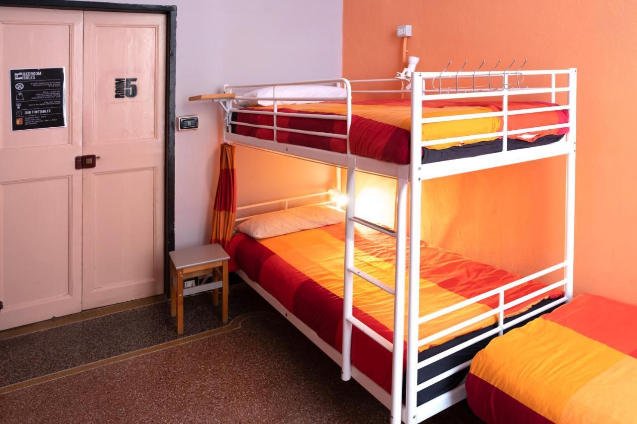 Mixed Dormitory Room,1414924713:JPEG
