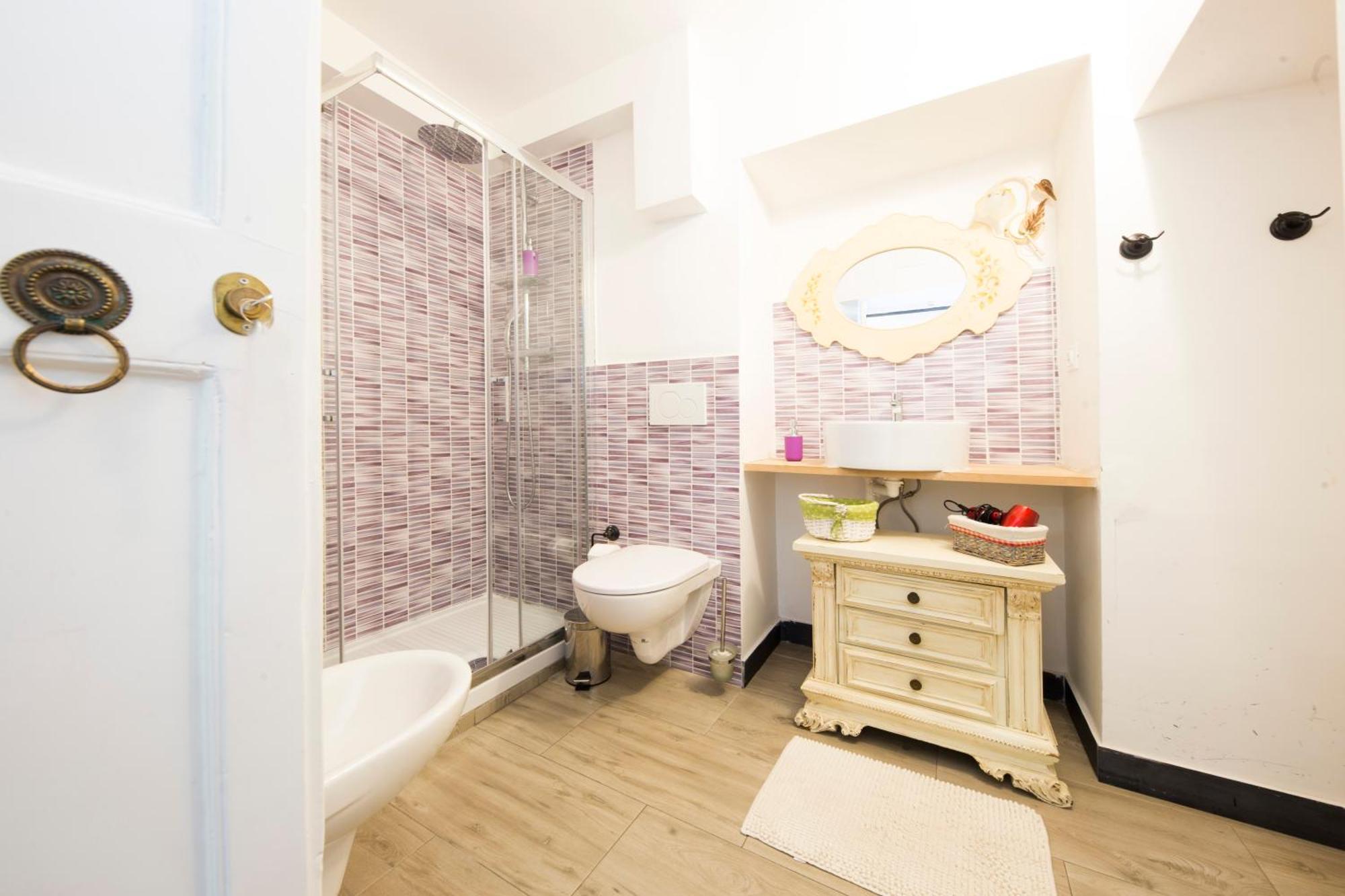 Double Room with Private External Bathroom,1556842303:JPEG