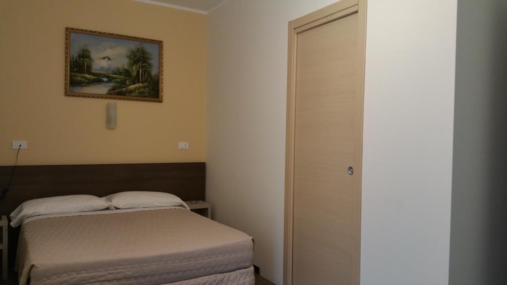 Single Room,327099658:JPEG