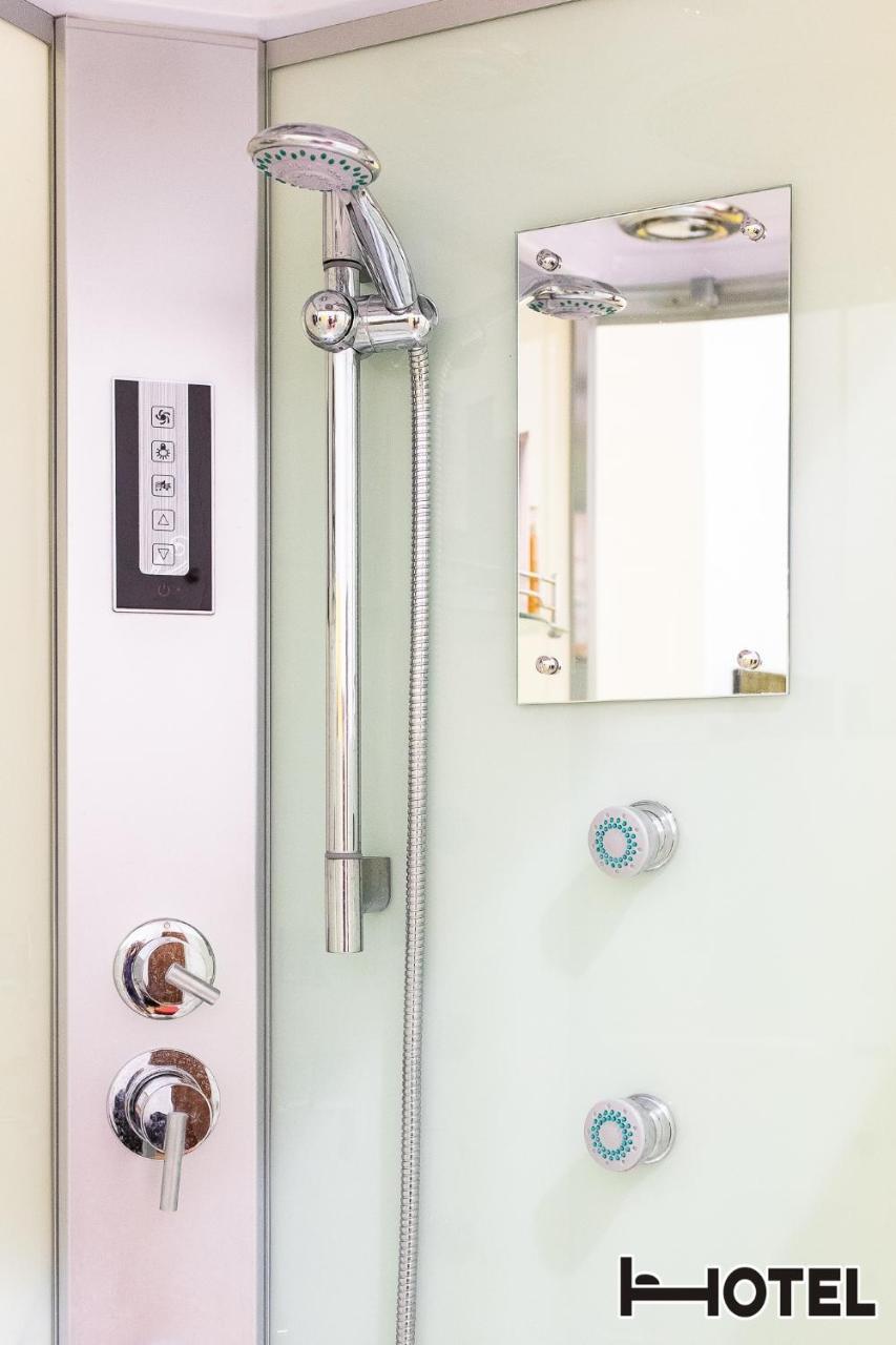 Double Room with Private External Bathroom,728325136:JPEG